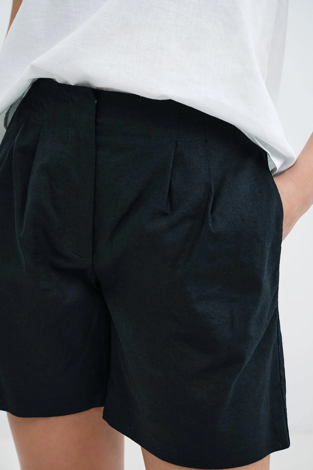 Kingsbridge Linen-Blend Shorts | Black - Image 2