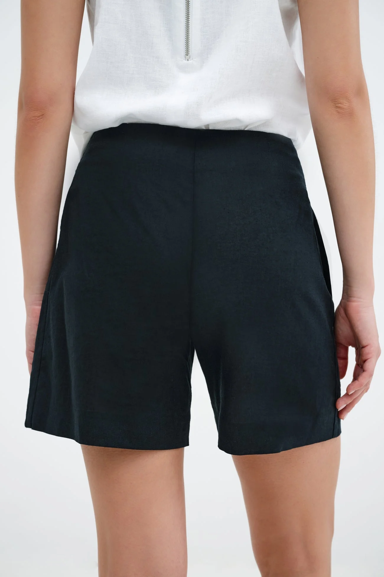 Kingsbridge Linen-Blend Shorts | Black - Image 3