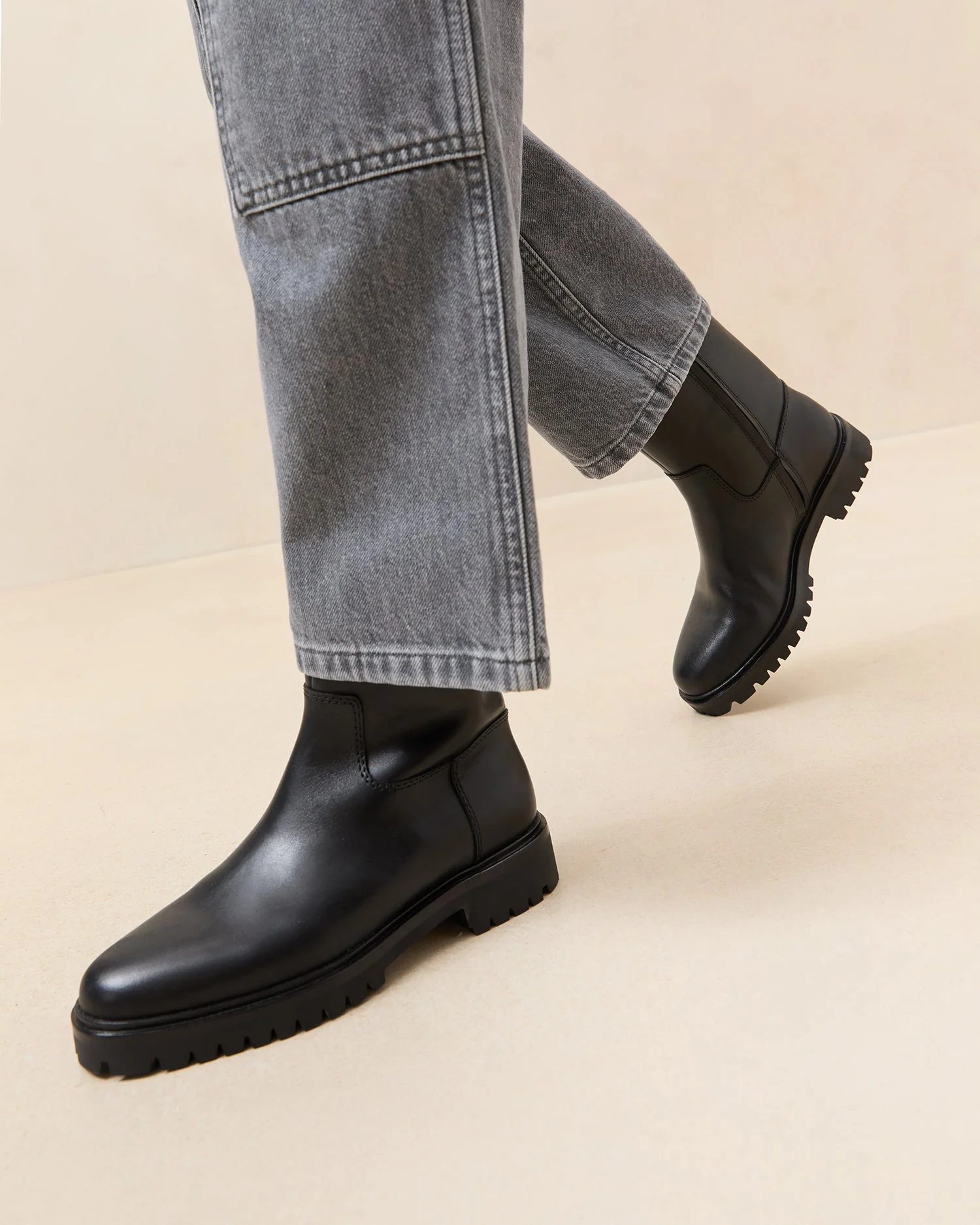 Damian Leather Lug Sole Boot | Black - Image 2