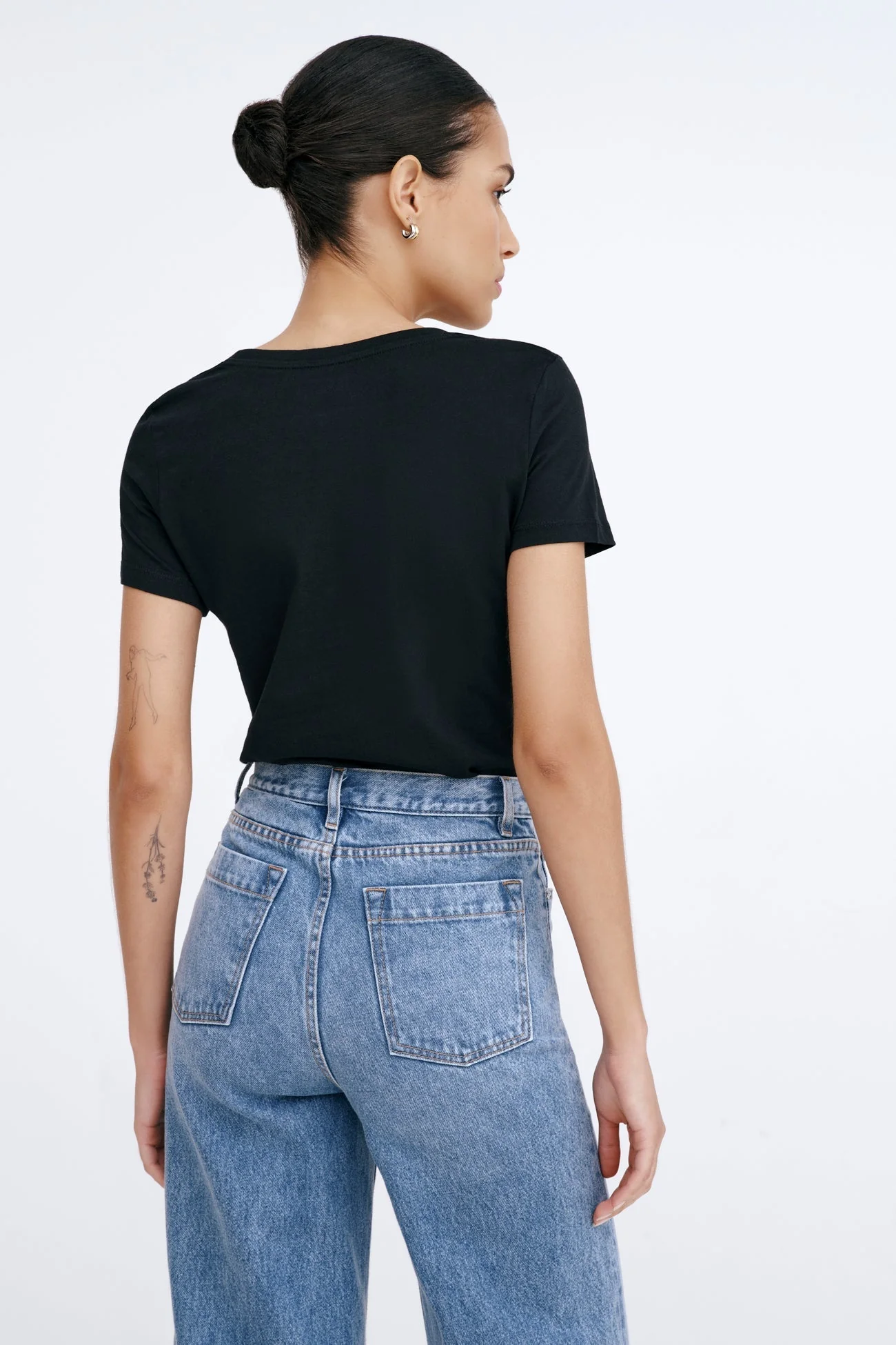 The Monochrome New York Tee | Black - Image 4