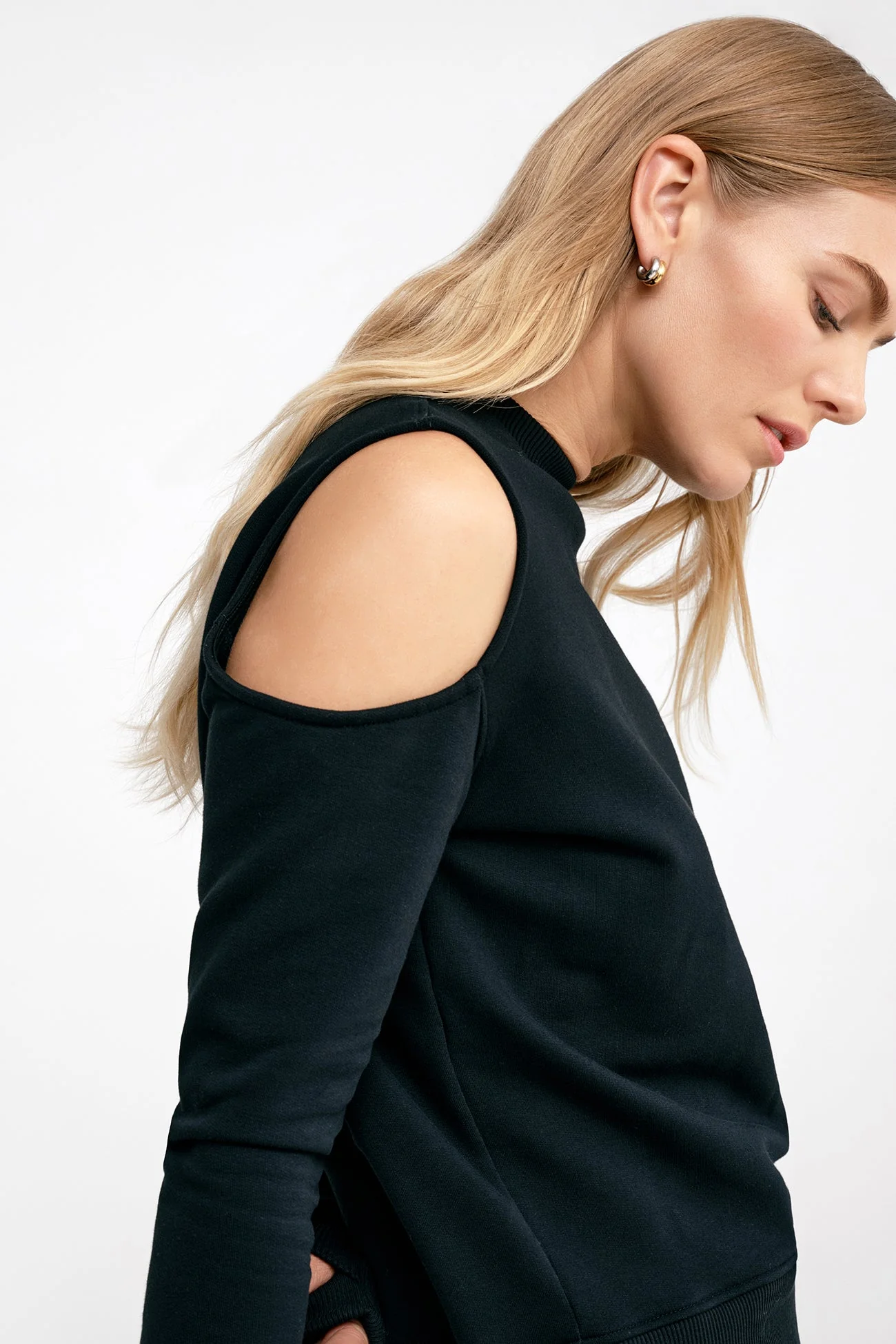 William Cutout Sweatshirt | Black - Image 7