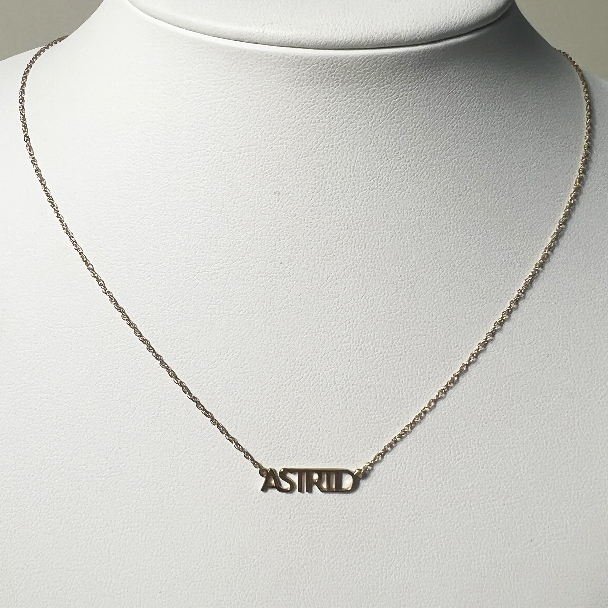 10K Yellow Name Necklace - Astrid | 10K Yellow Gold