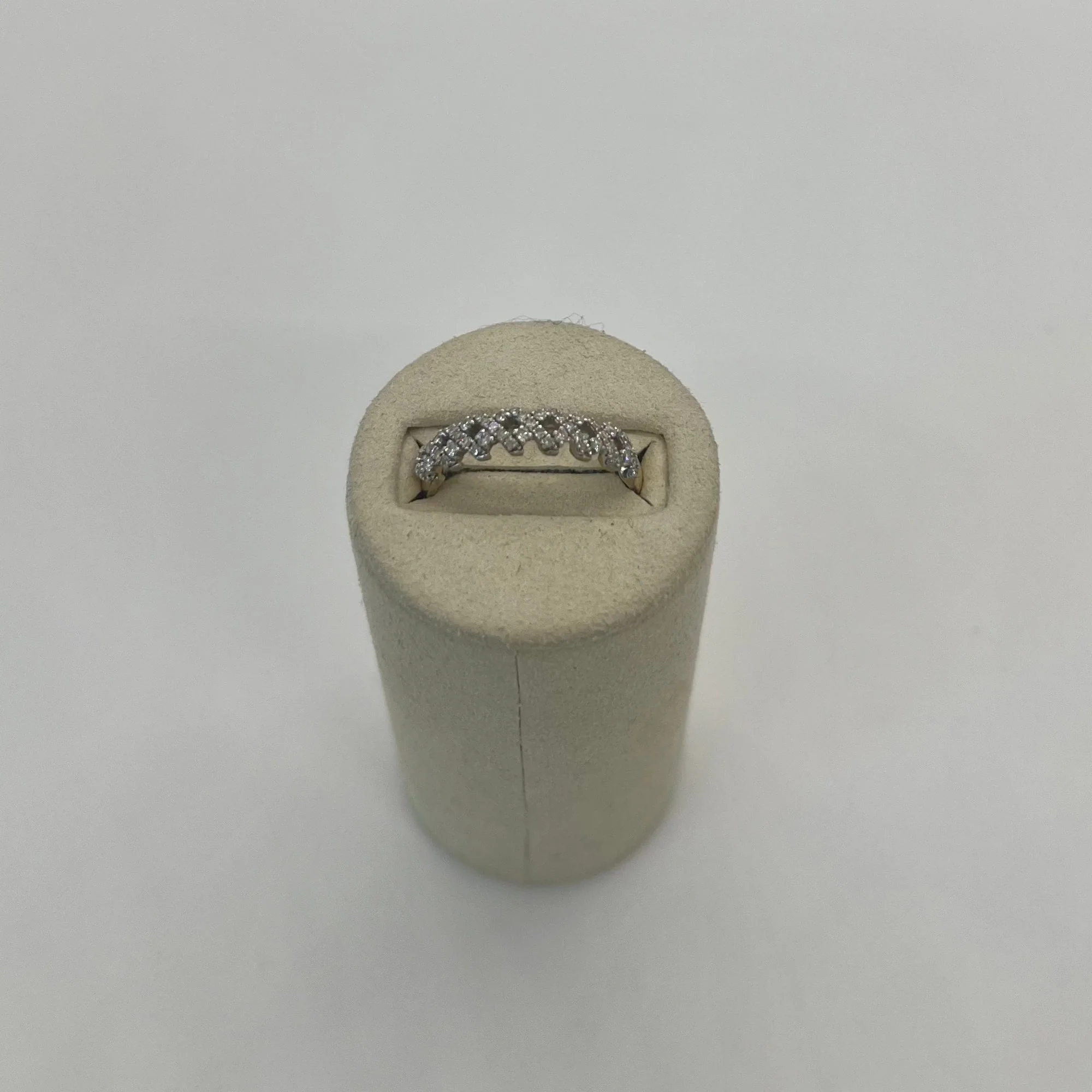 Chain Of Kisses Pave Ring | 10K Yellow Gold | White Diamond