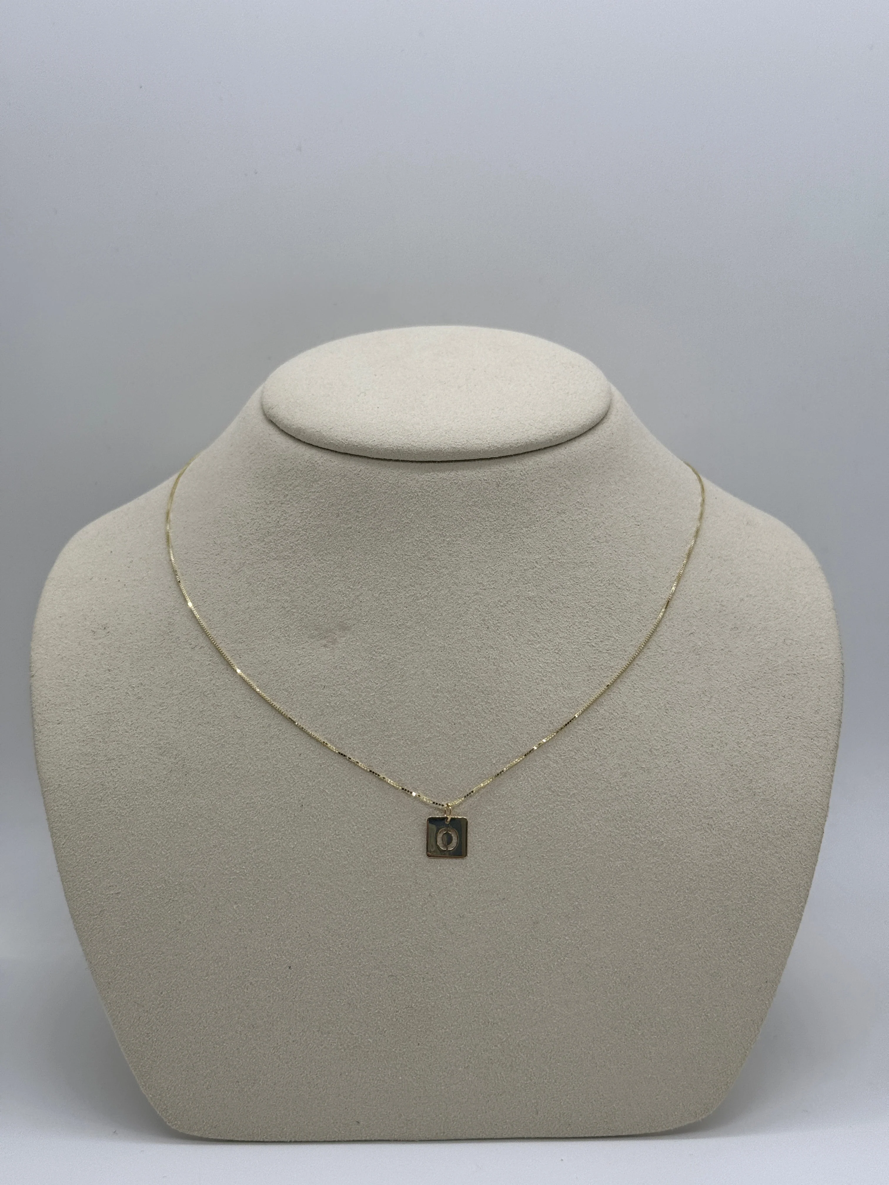 Cut Out Initial Tag Necklace | 10K Yellow Gold - Image 10