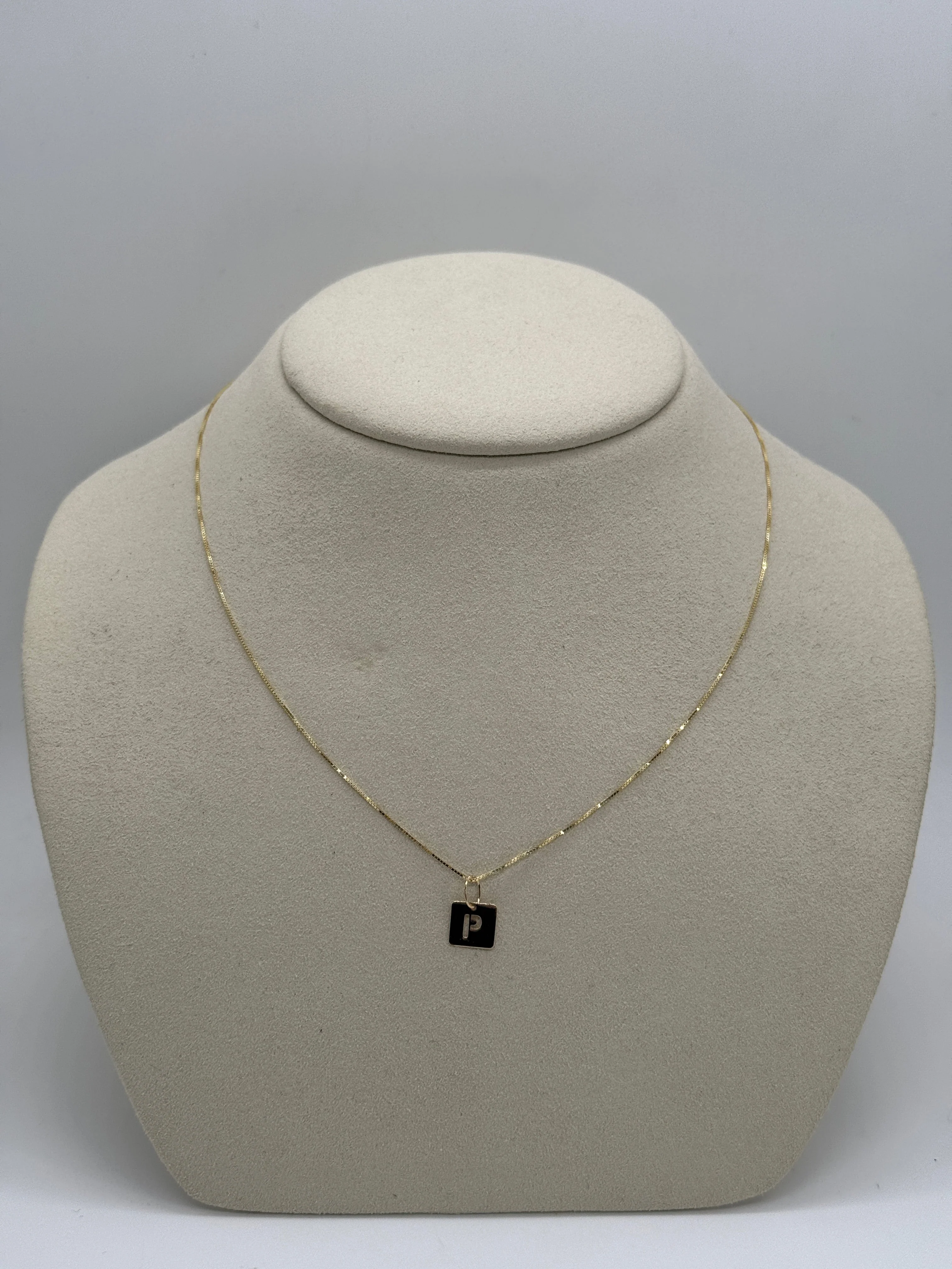 Cut Out Initial Tag Necklace | 10K Yellow Gold - Image 11
