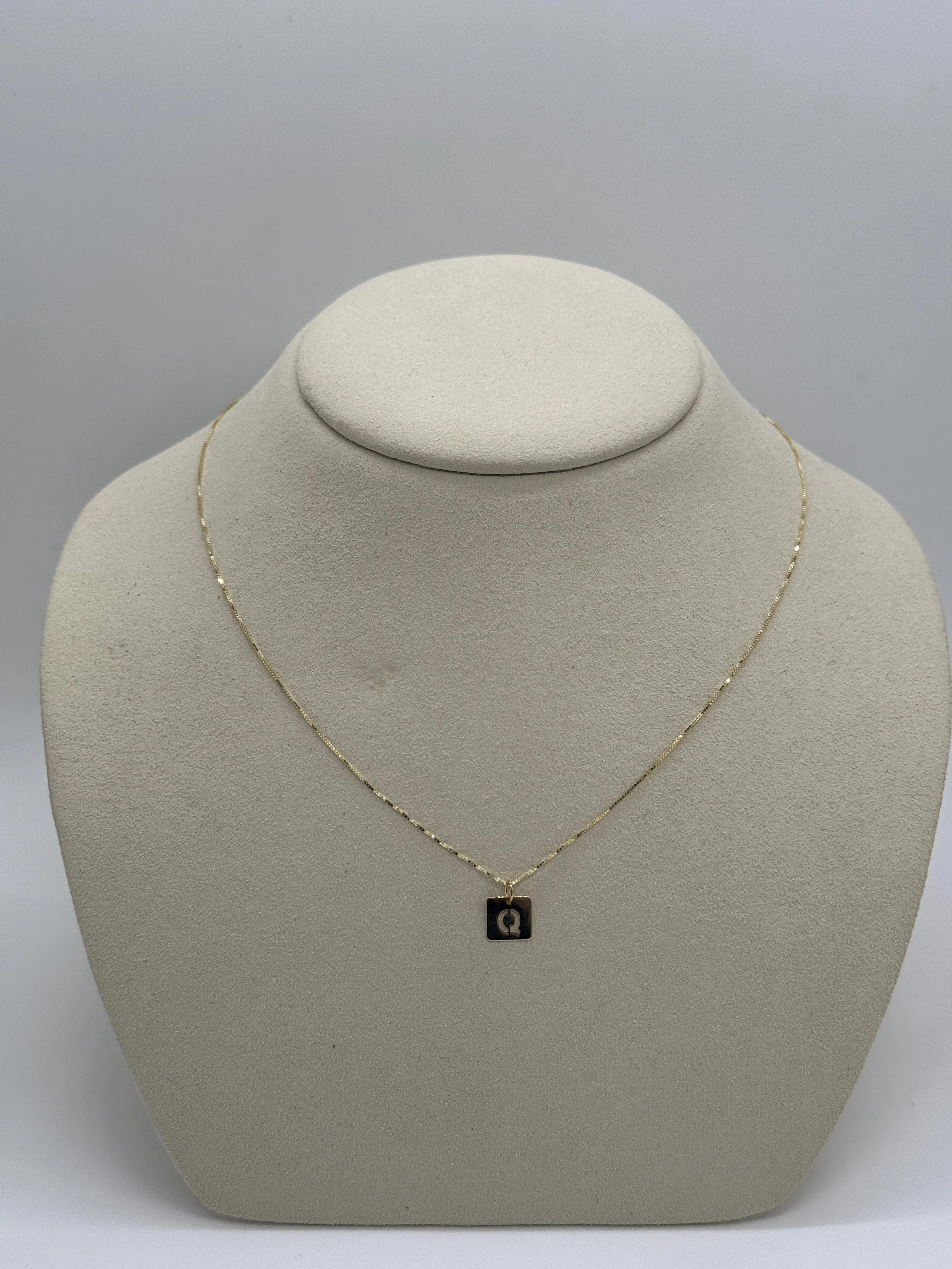 Cut Out Initial Tag Necklace | 10K Yellow Gold - Image 12