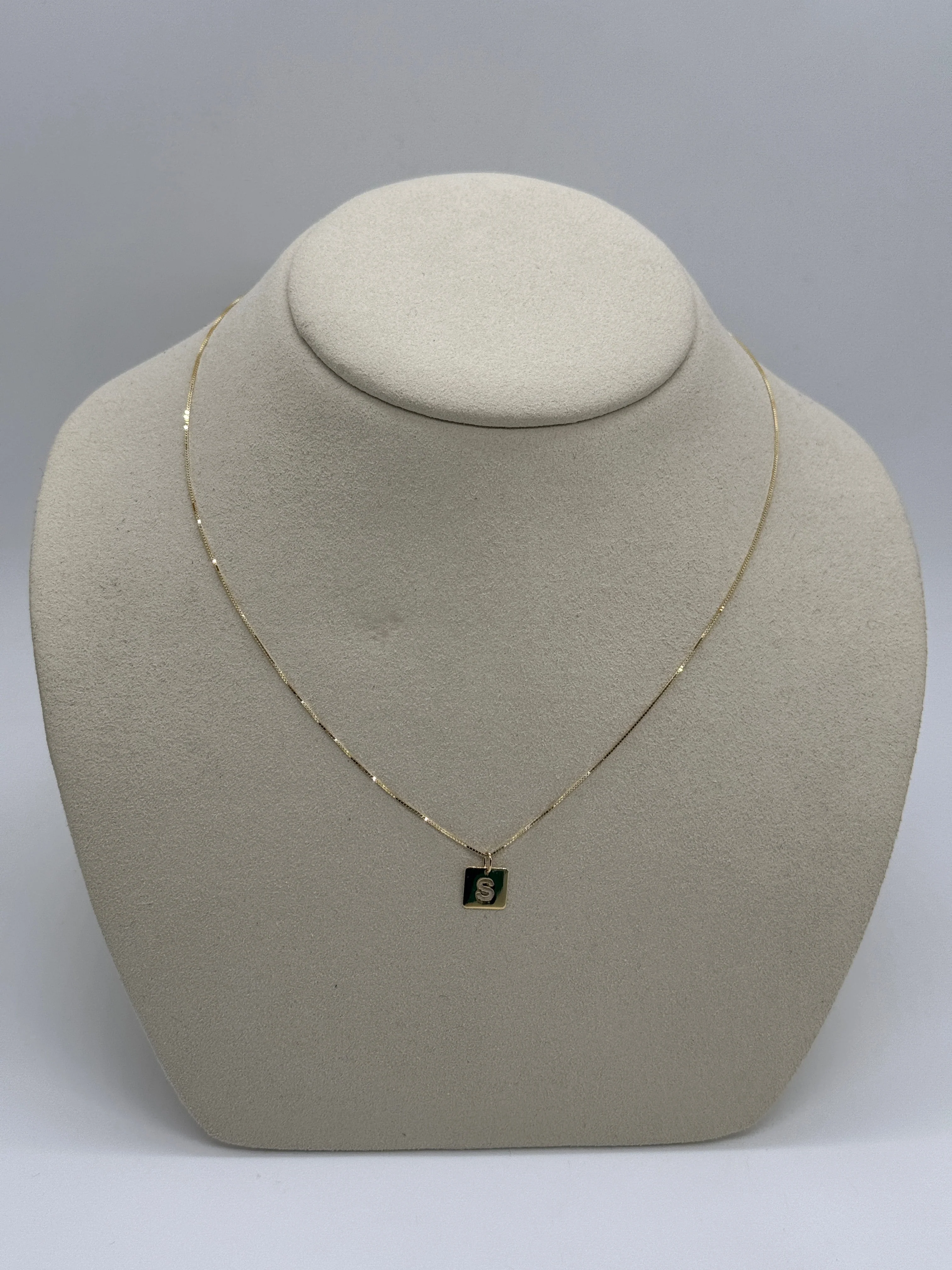 Cut Out Initial Tag Necklace | 10K Yellow Gold - Image 14