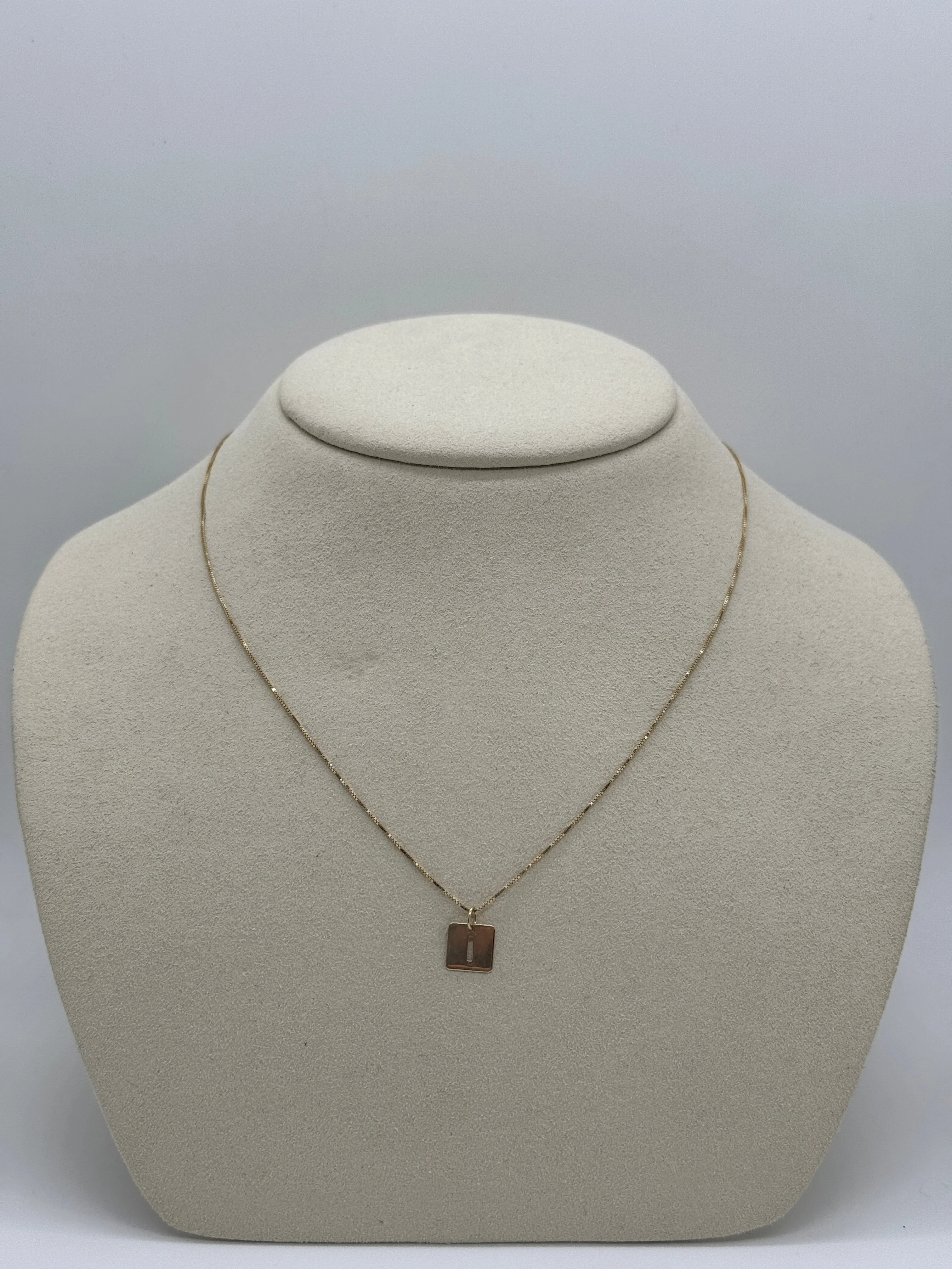 Cut Out Initial Tag Necklace | 10K Yellow Gold - Image 5