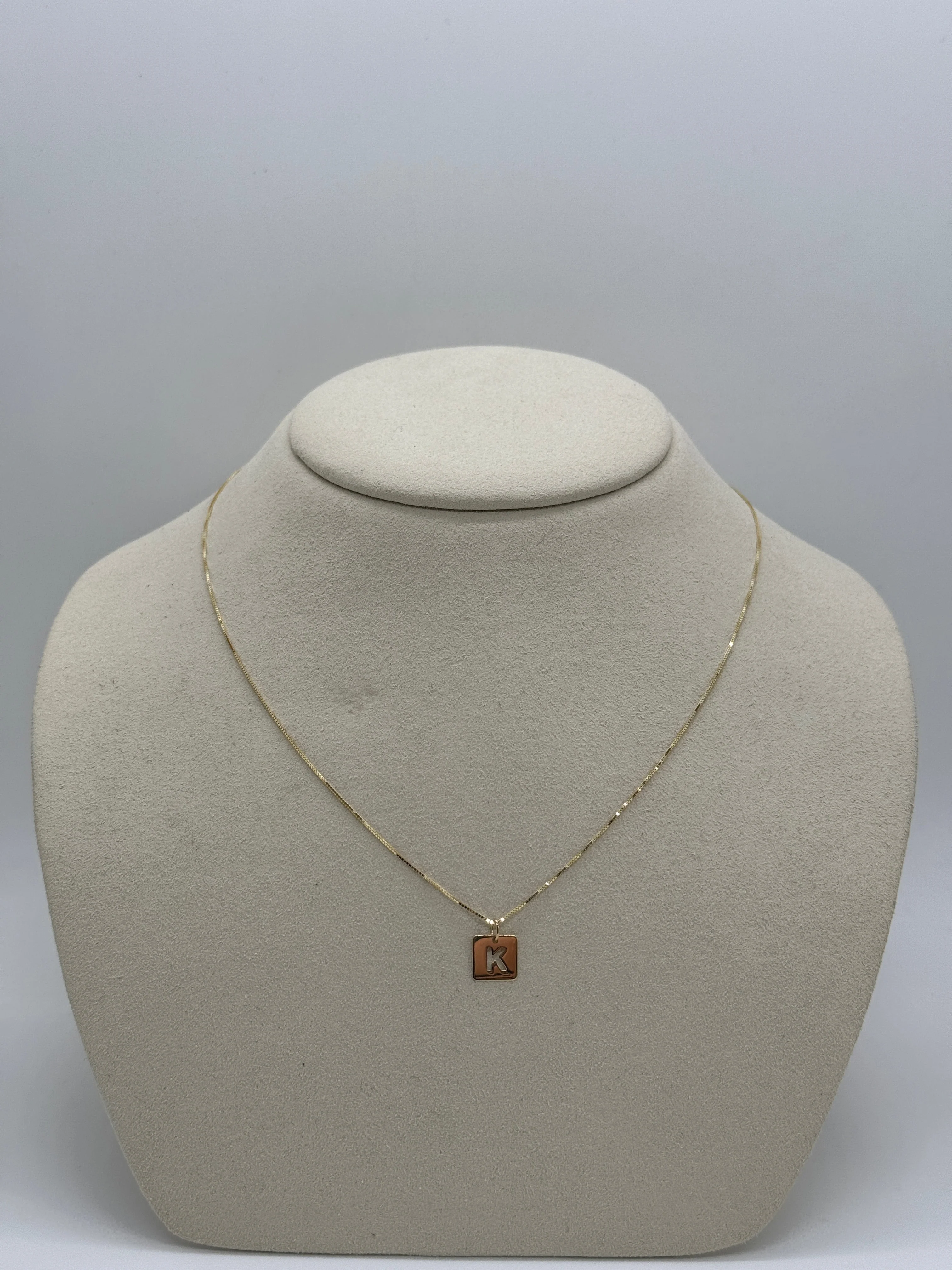 Cut Out Initial Tag Necklace | 10K Yellow Gold - Image 7
