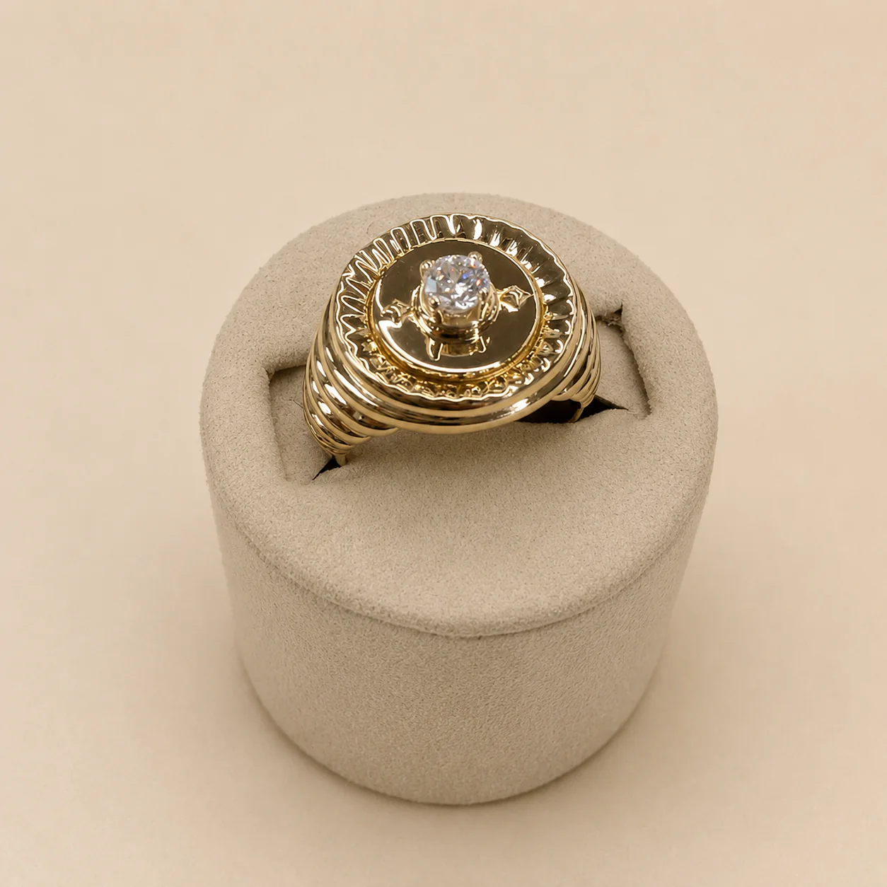 Gold Ridged Signet Ring | 14K Yellow Gold | Round White Diamond
