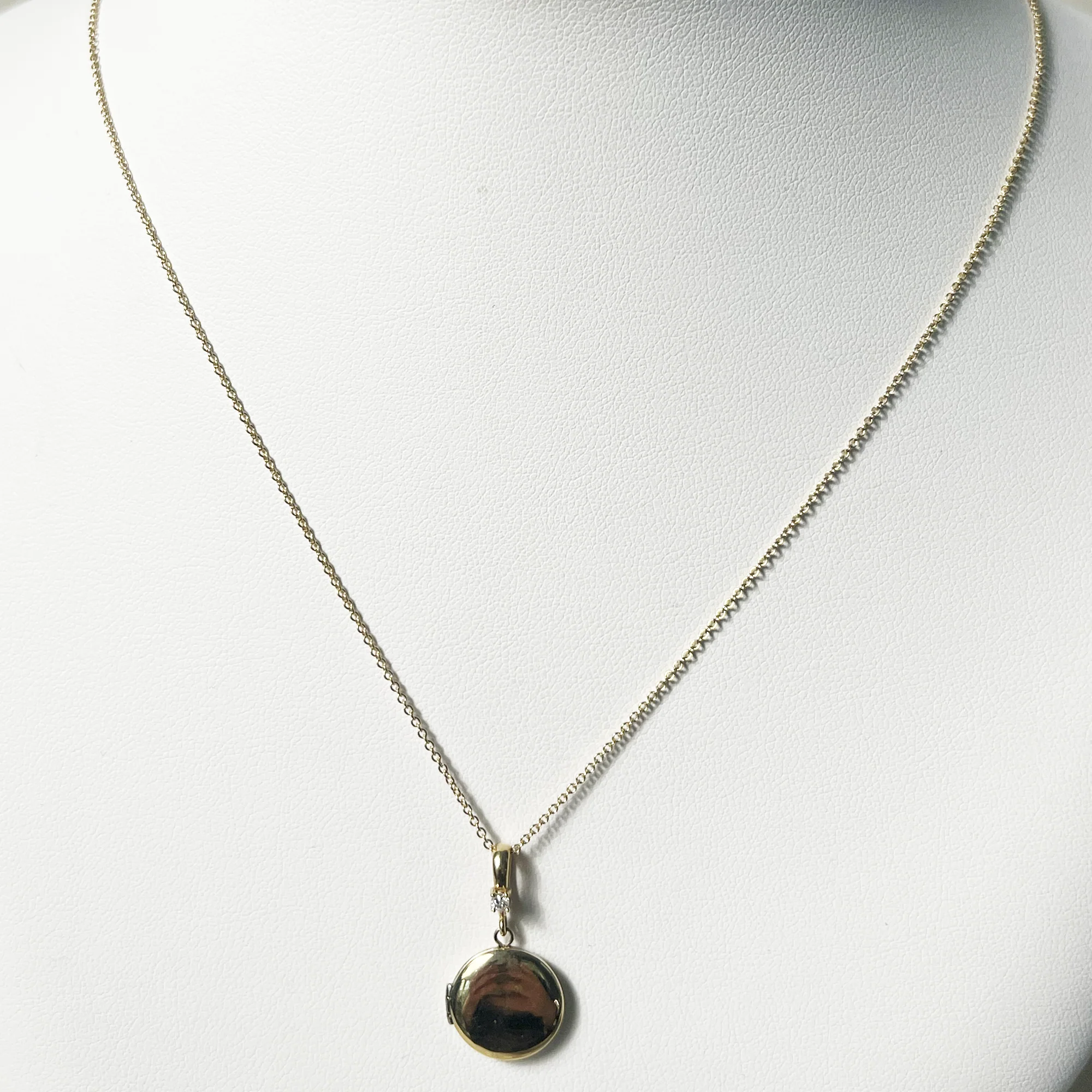 Round Locket | 14K Yellow Gold | White Diamond